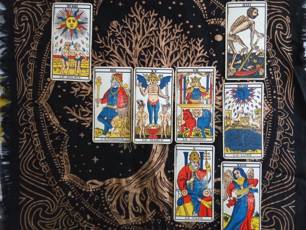 Révélations du Tarot de Marseille : Perspectives d'Évolution dans votre Vie Amoureuse